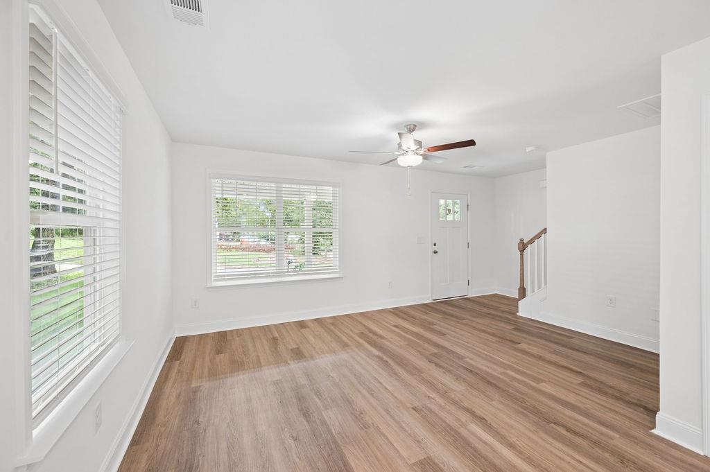668 Saxon Avenue Property Photo 10