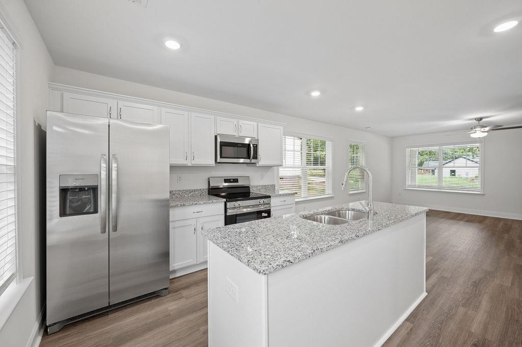 668 Saxon Avenue Property Photo 14