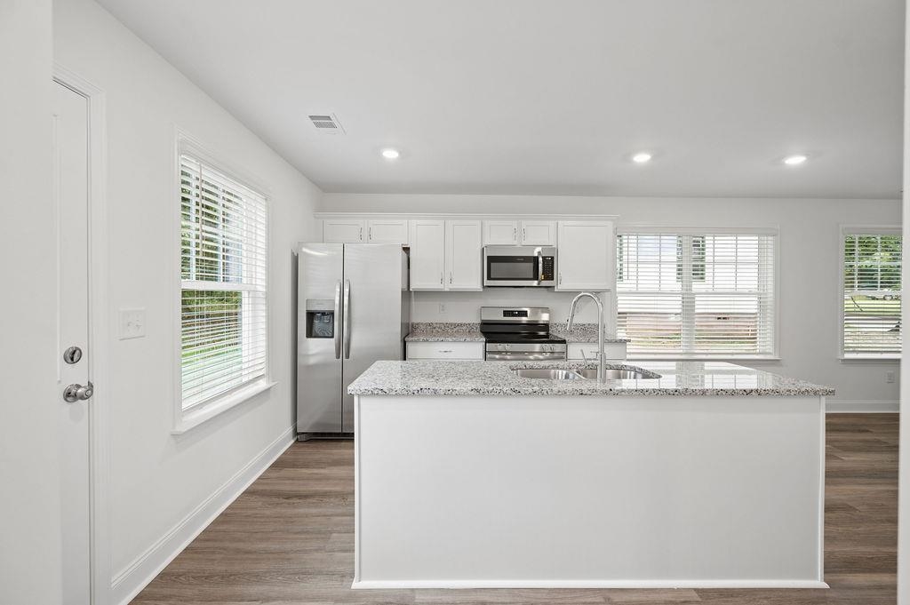 668 Saxon Avenue Property Photo 15