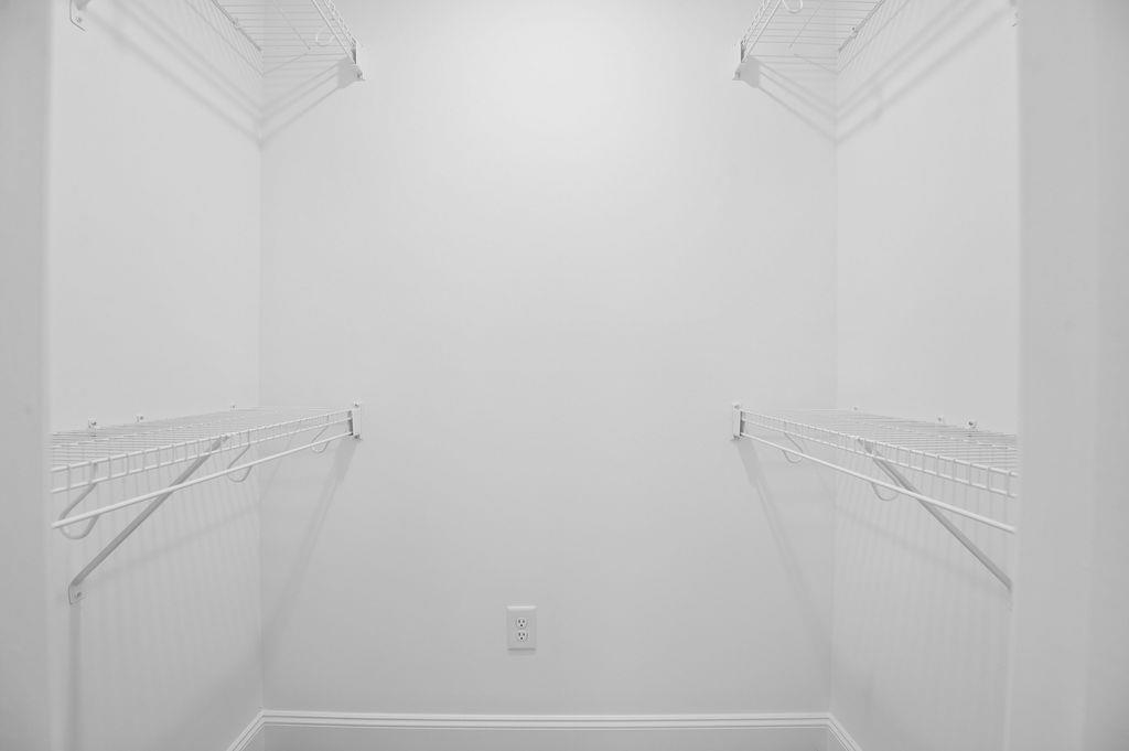 668 Saxon Avenue Property Photo 28