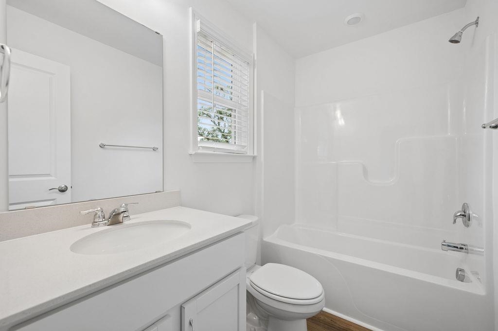 668 Saxon Avenue Property Photo 31