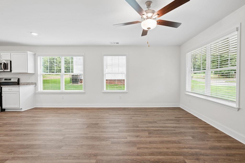 672 Saxon Avenue Property Photo 3