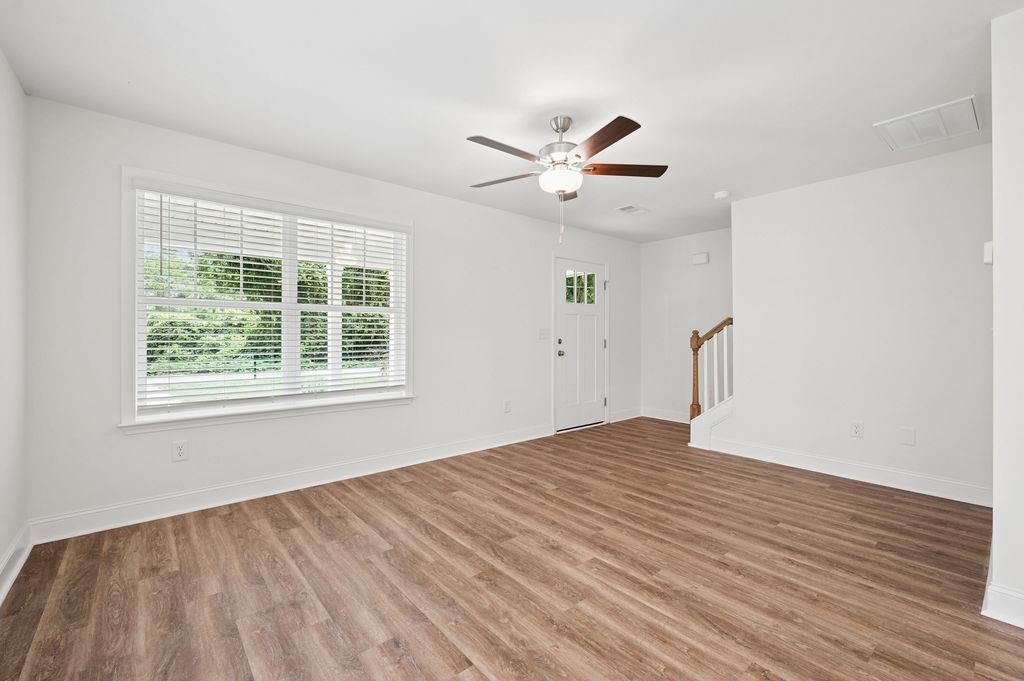 672 Saxon Avenue Property Photo 5