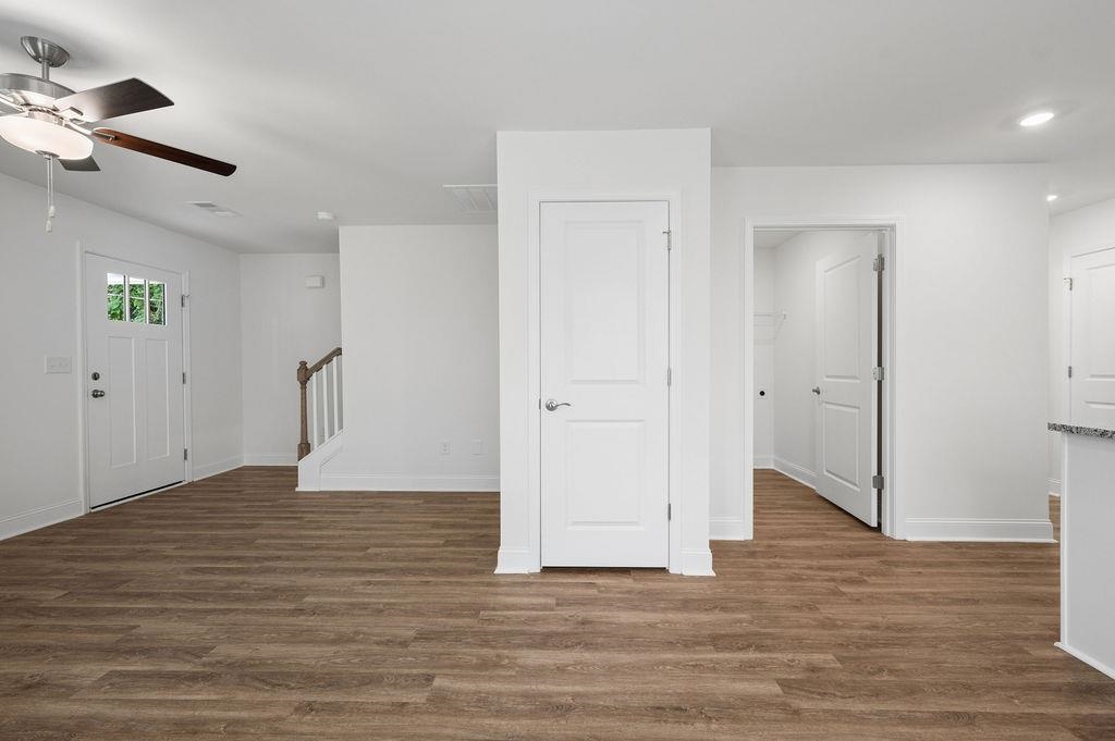 672 Saxon Avenue Property Photo 6