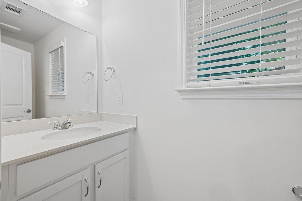 672 Saxon Avenue Property Photo 13