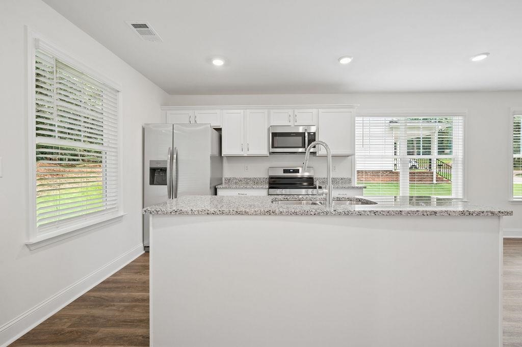 672 Saxon Avenue Property Photo 14