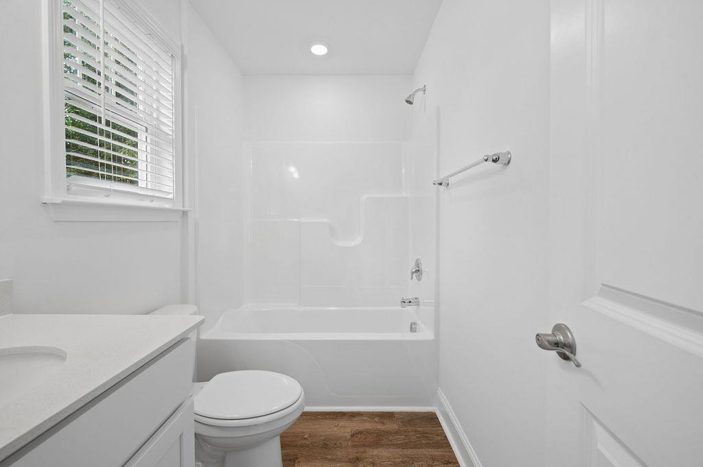 672 Saxon Avenue Property Photo 22