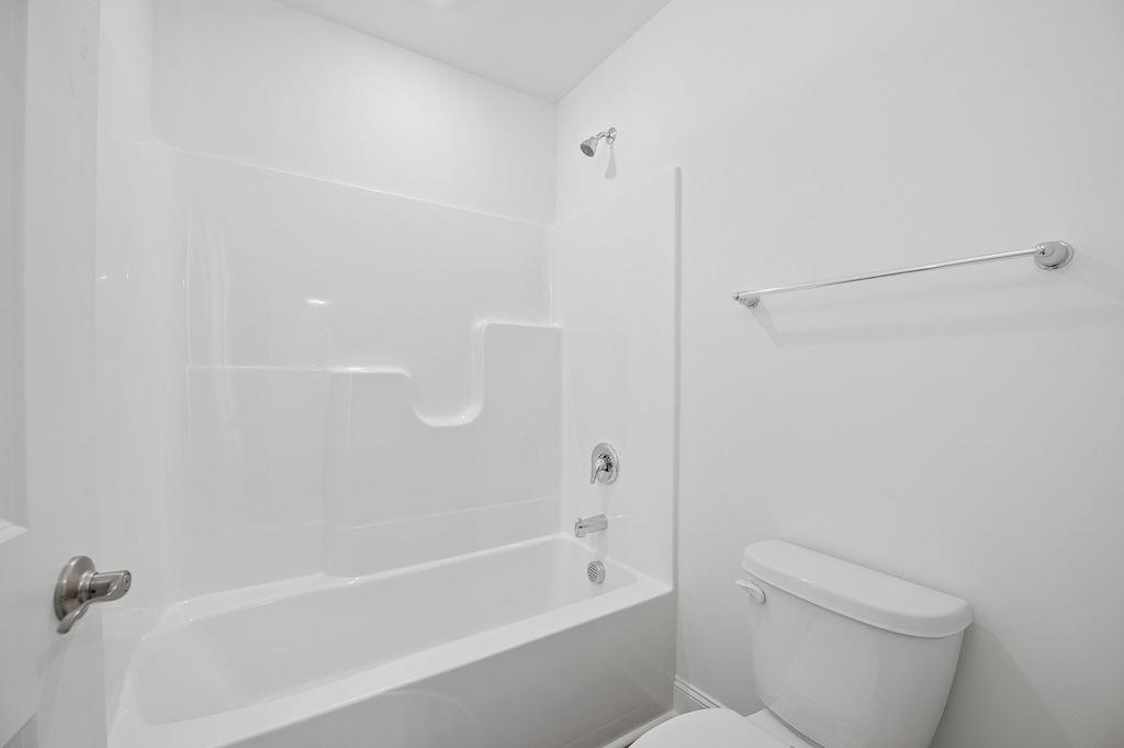 672 Saxon Avenue Property Photo 24