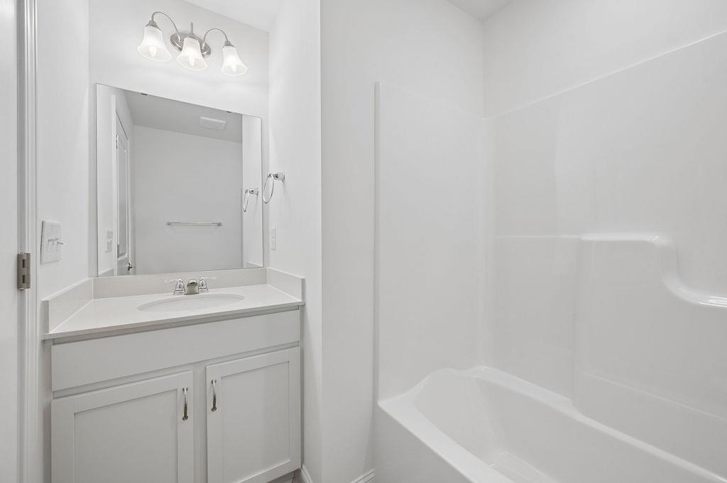 672 Saxon Avenue Property Photo 25