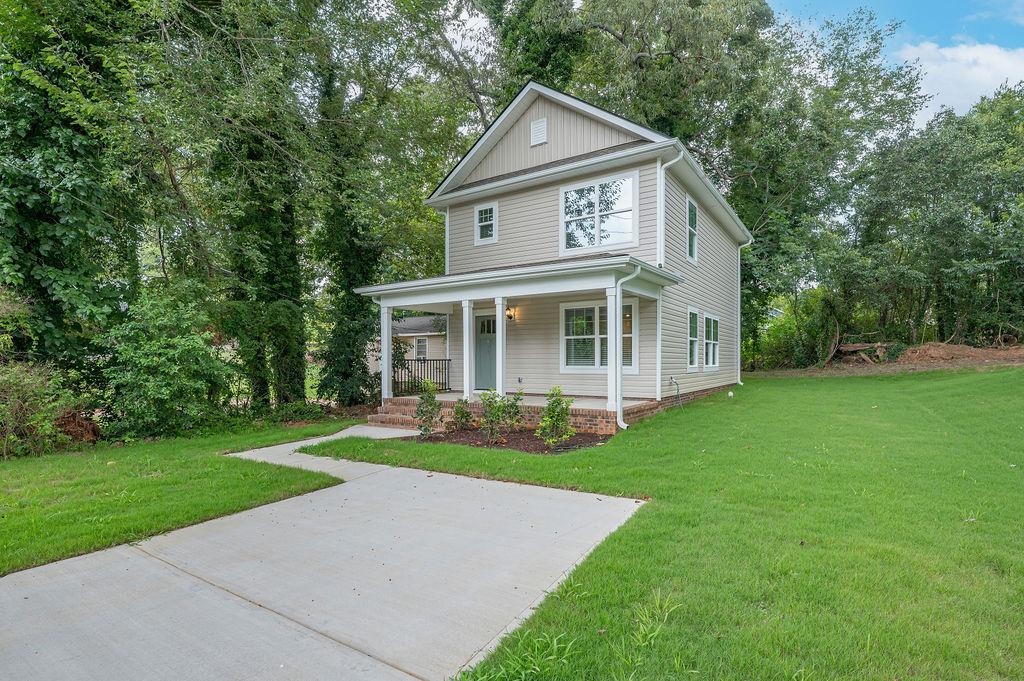 674 Saxon Avenue Property Photo 2