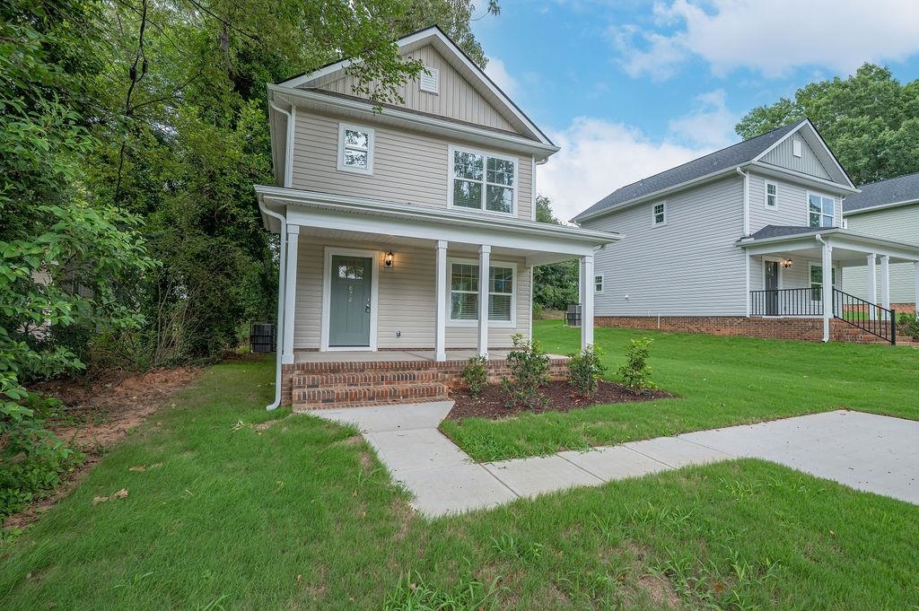 674 Saxon Avenue Property Photo 3