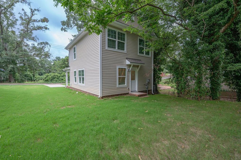 674 Saxon Avenue Property Photo 5