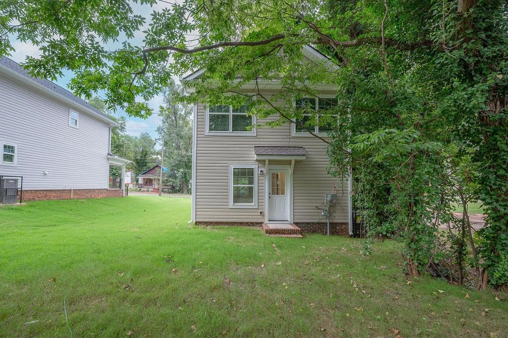 674 Saxon Avenue Property Photo 6