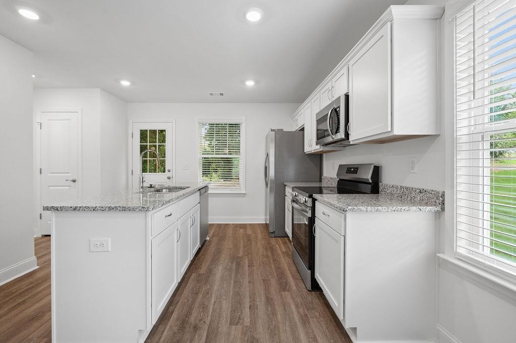 674 Saxon Avenue Property Photo 13