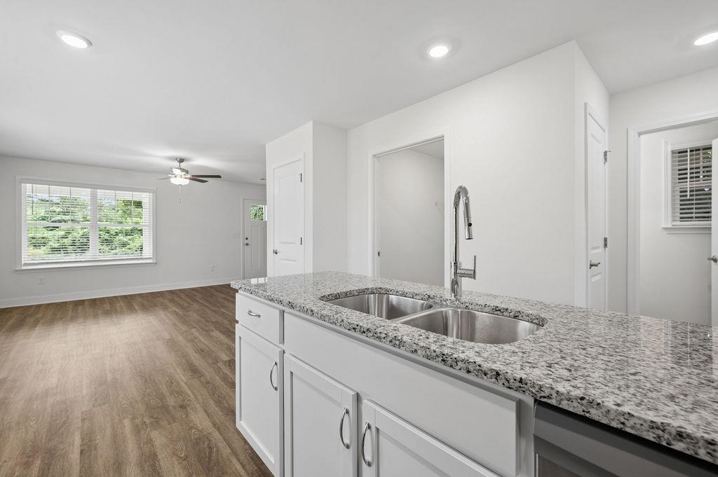 674 Saxon Avenue Property Photo 14