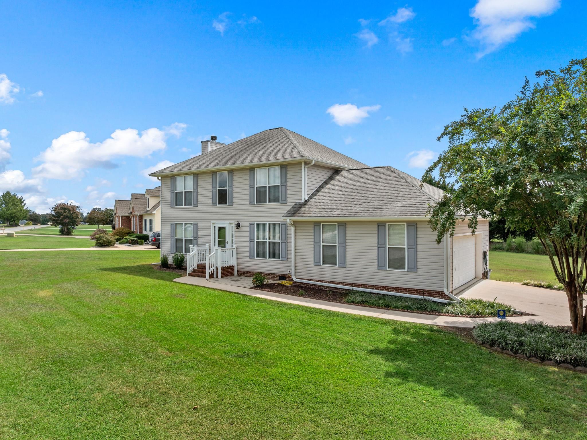 104 Bermuda Lane Property Photo 3