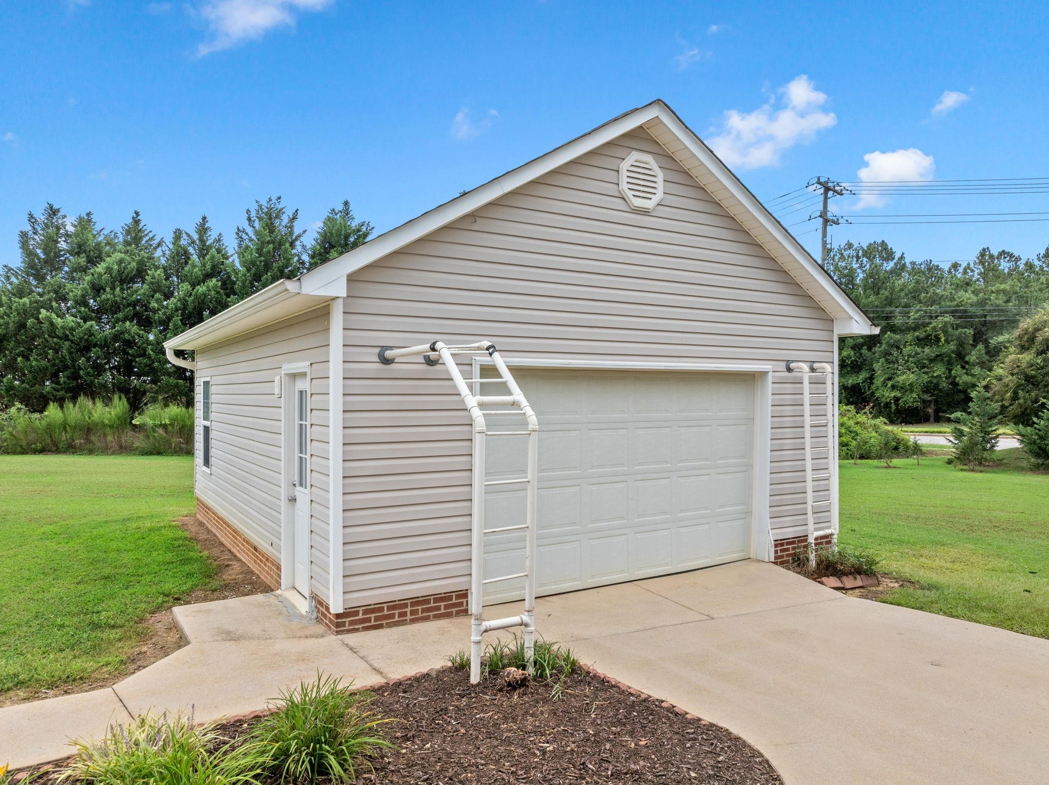 104 Bermuda Lane Property Photo 4