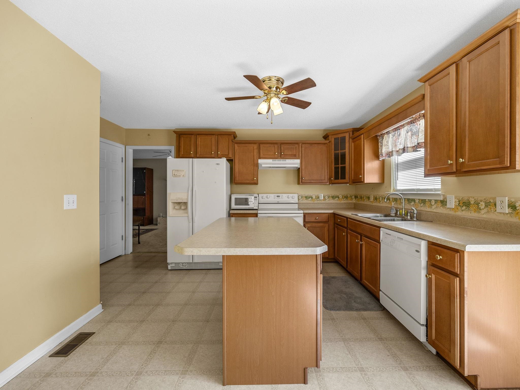 104 Bermuda Lane Property Photo 14
