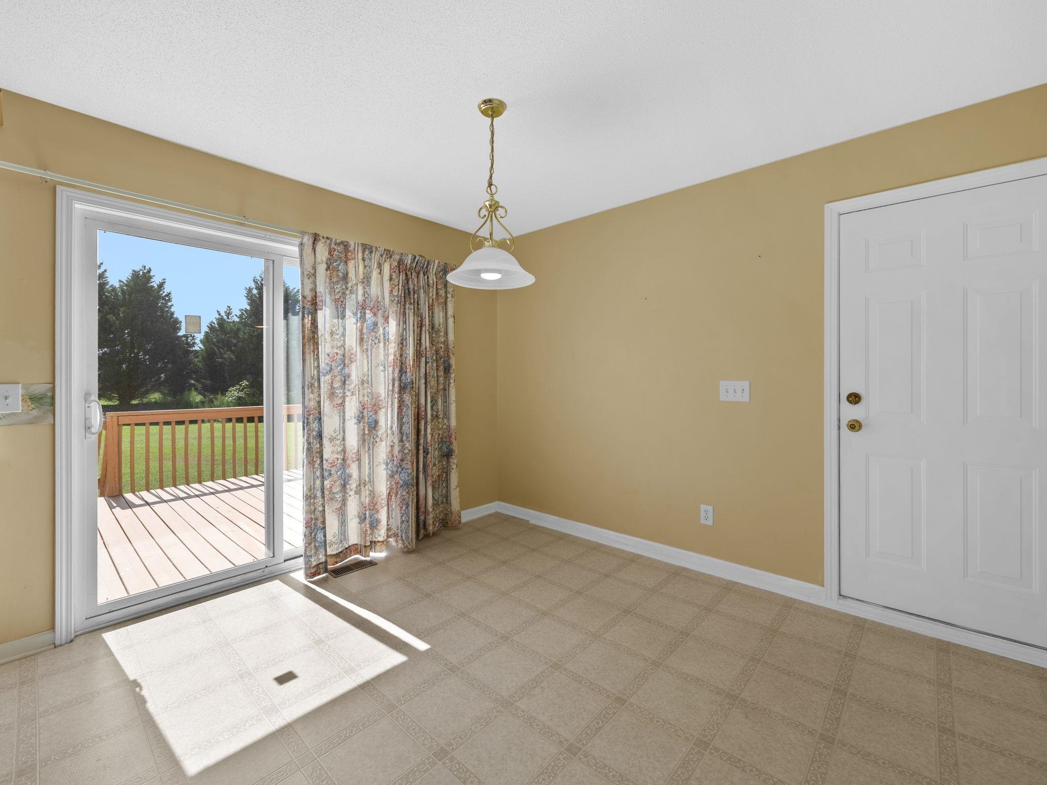 104 Bermuda Lane Property Photo 17