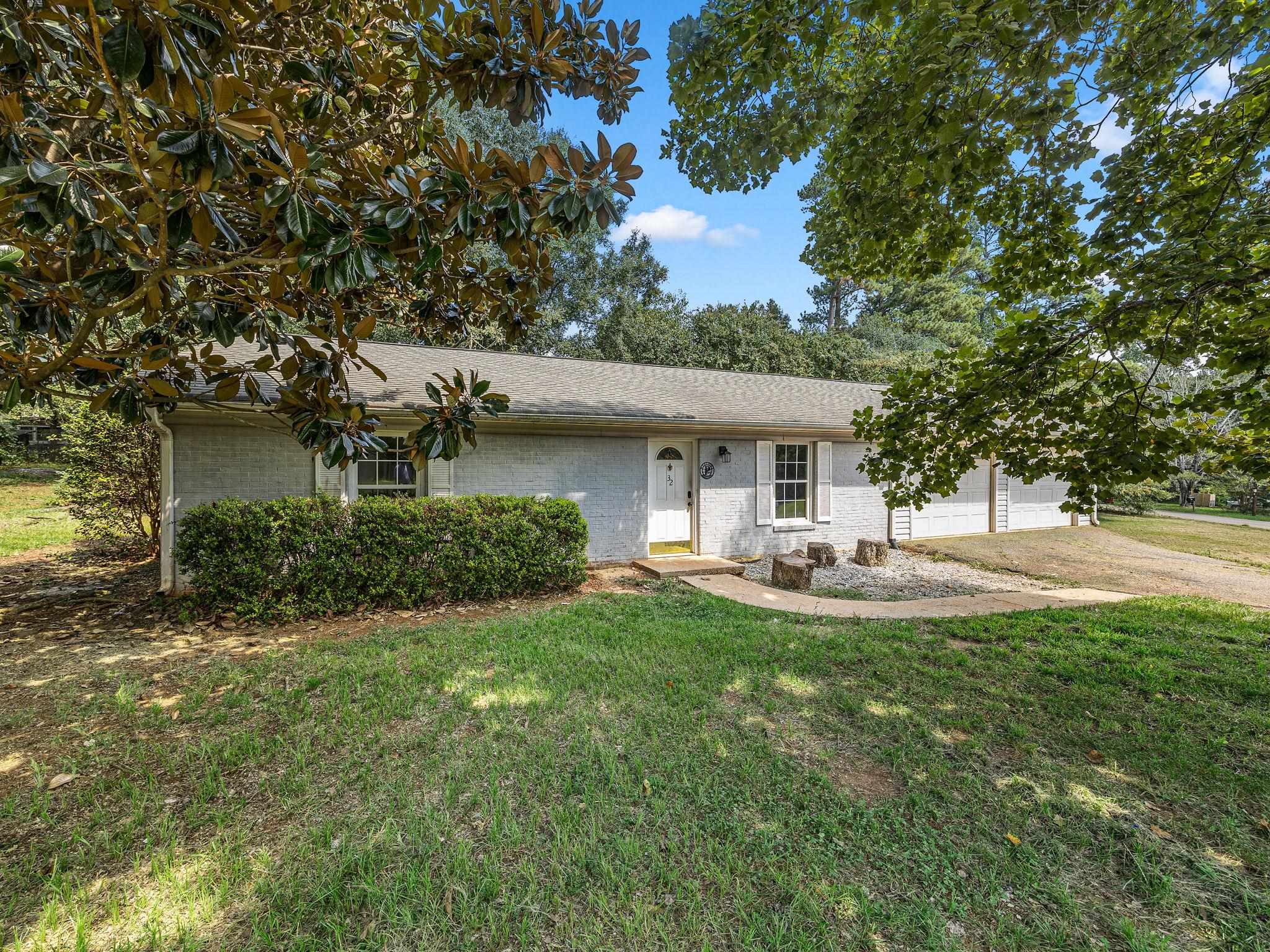 32 Brookville Drive Property Photo 1