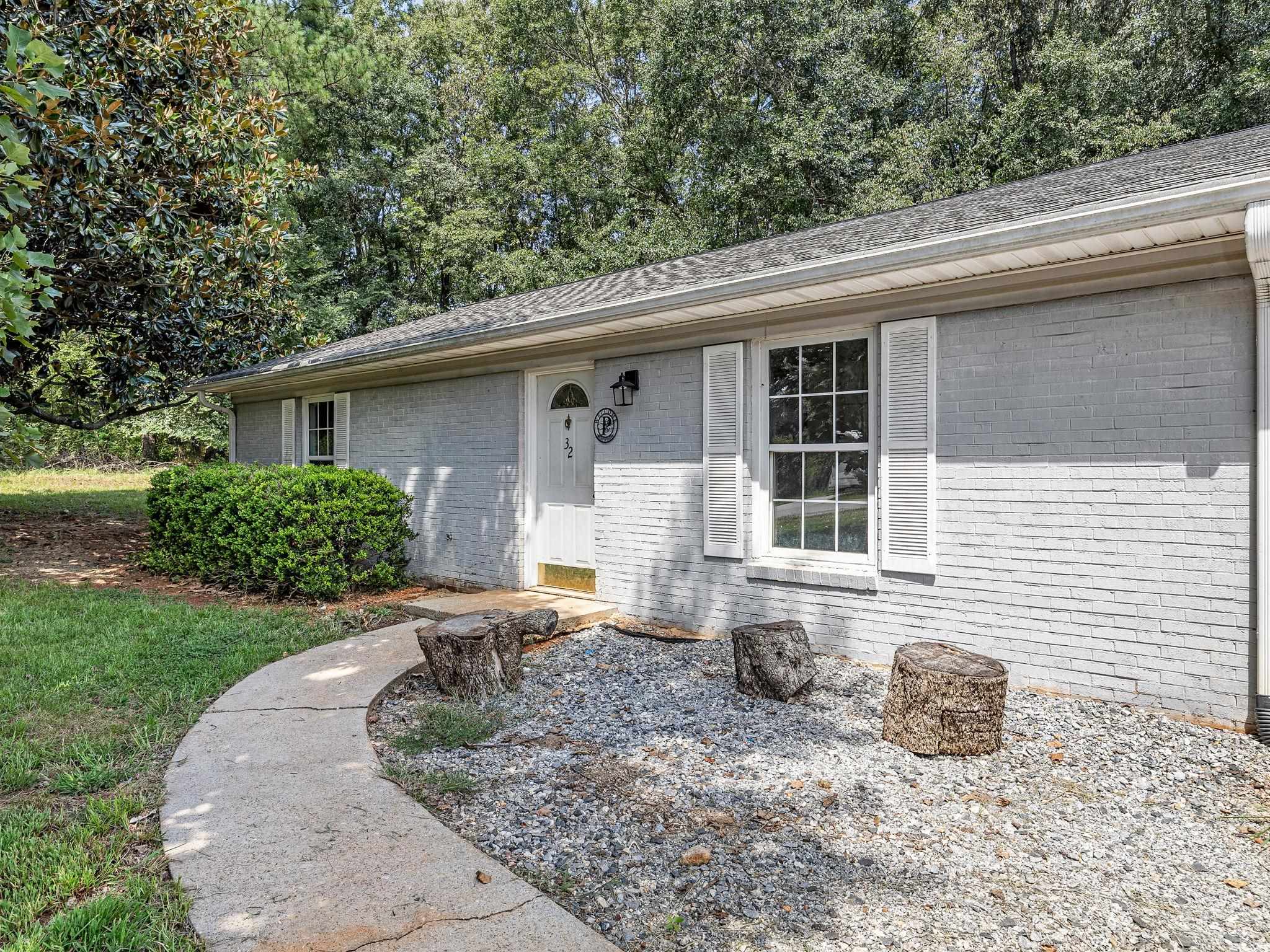 32 Brookville Drive Property Photo 2
