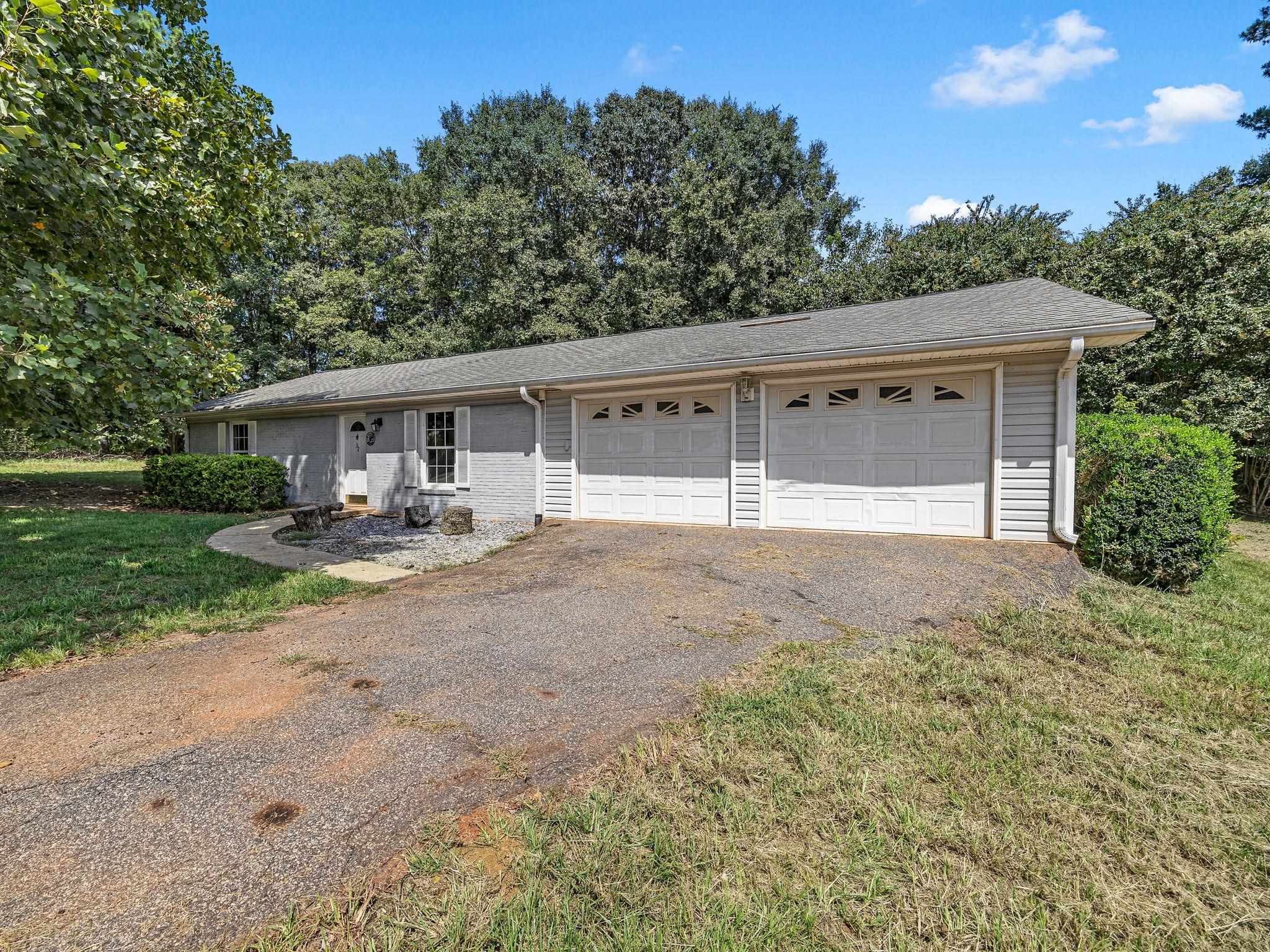 32 Brookville Drive Property Photo 3
