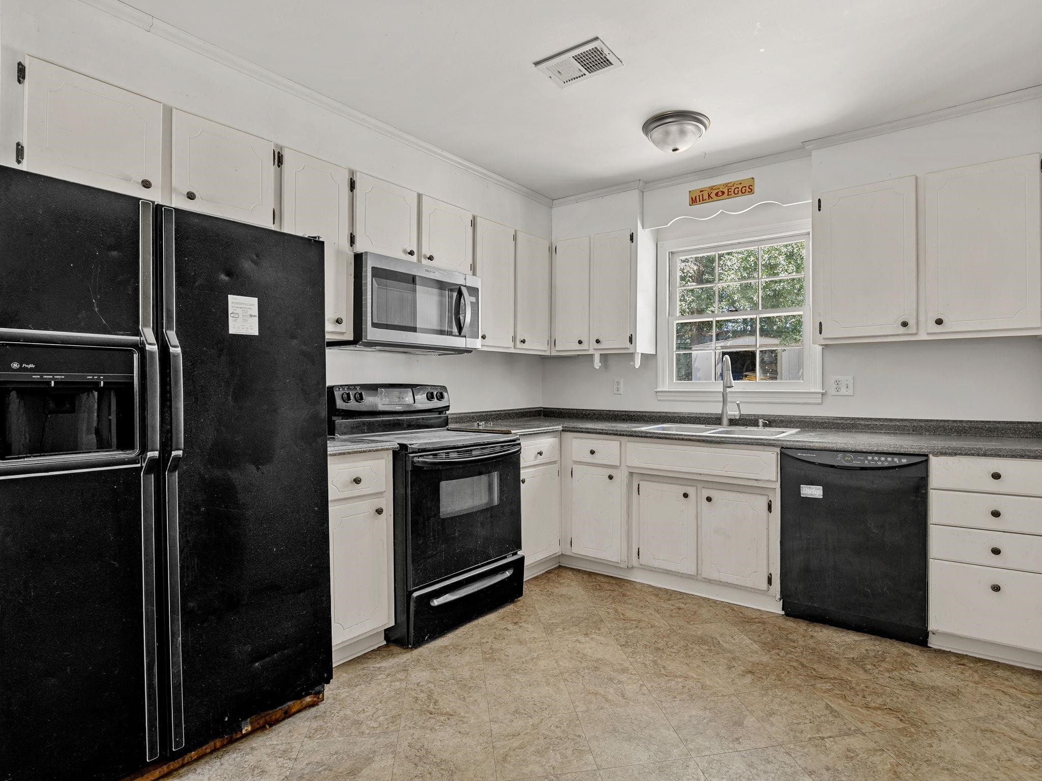 32 Brookville Drive Property Photo 8