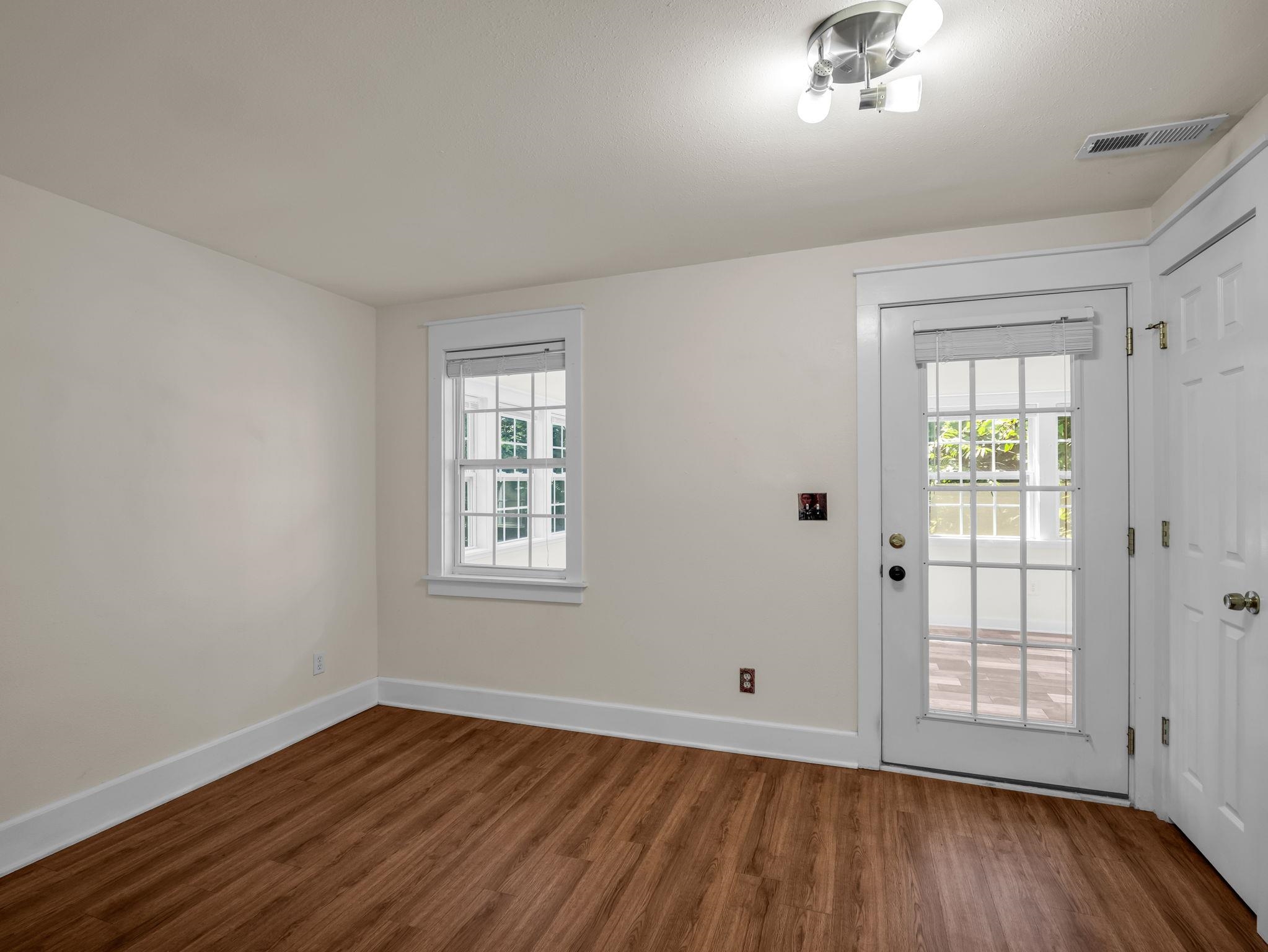 160 E Howard Street Property Photo 12