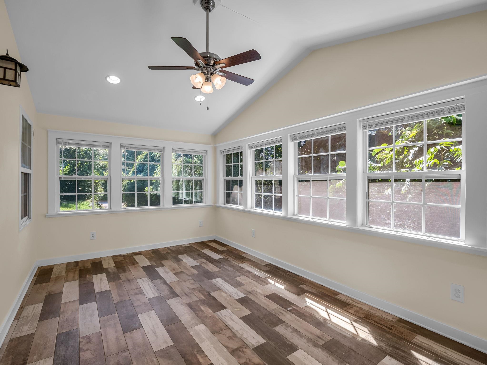 160 E Howard Street Property Photo 19