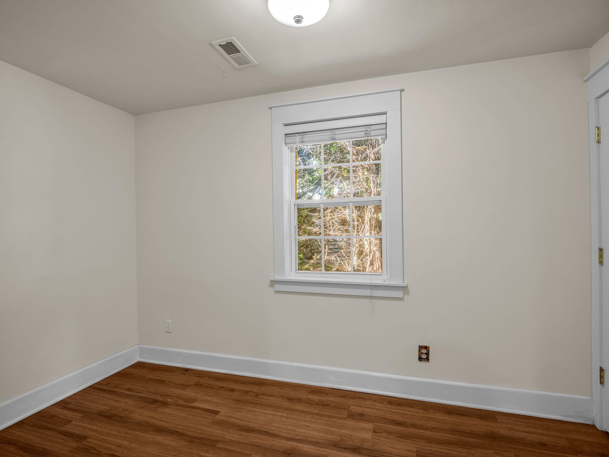 160 E Howard Street Property Photo 23