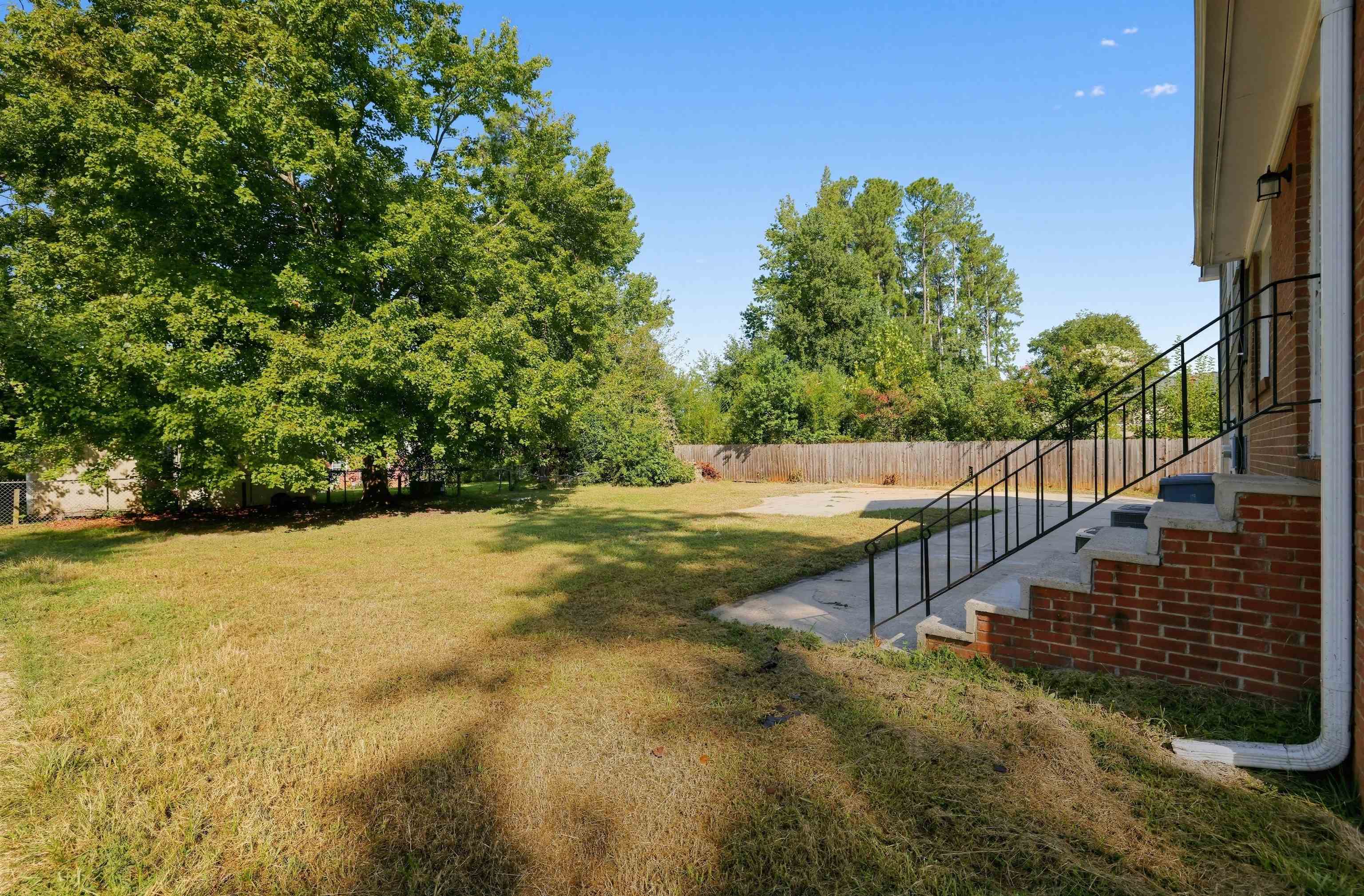 610 Camelot Drive Property Photo 6