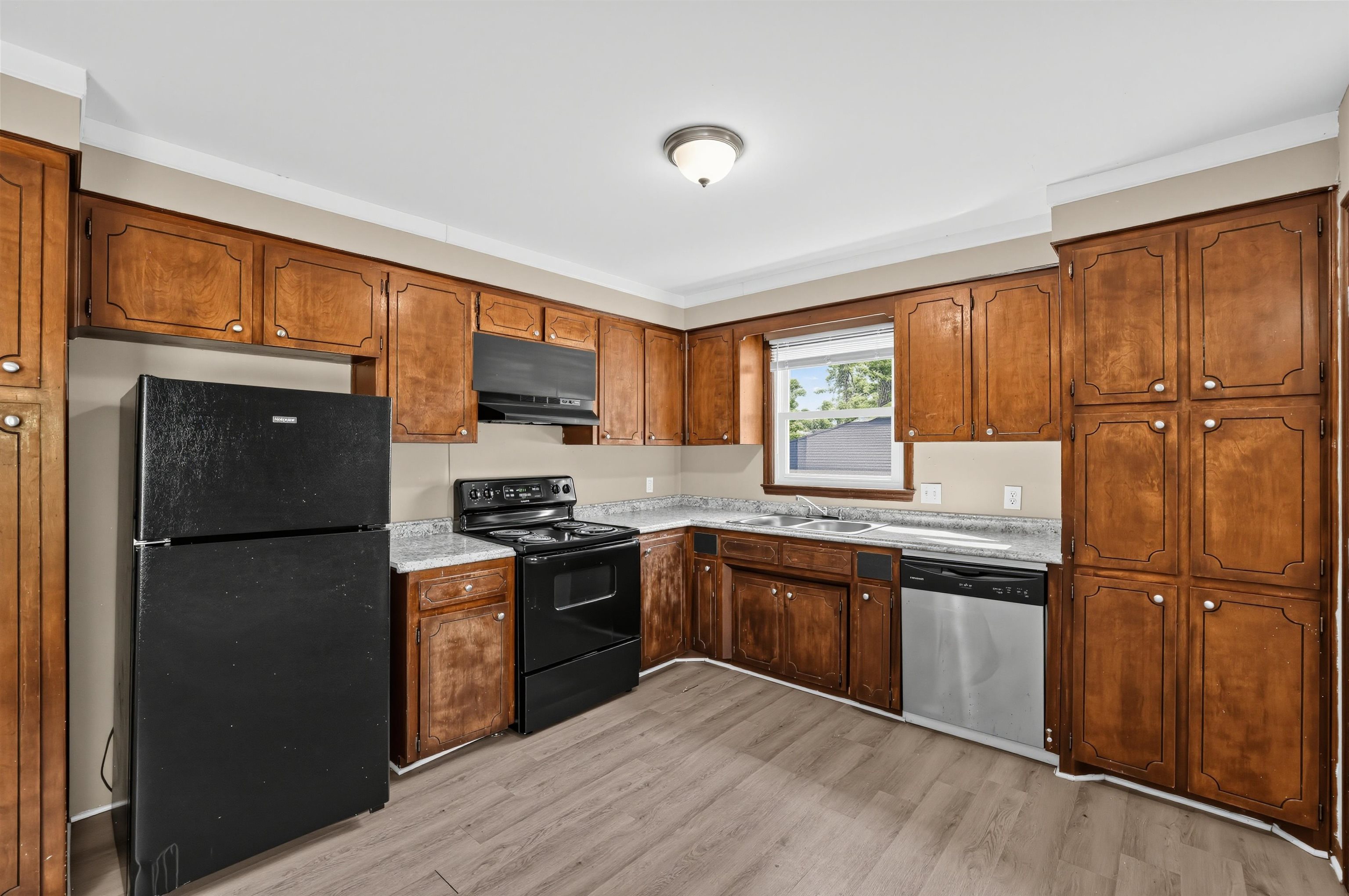 610 Camelot Drive Property Photo 19