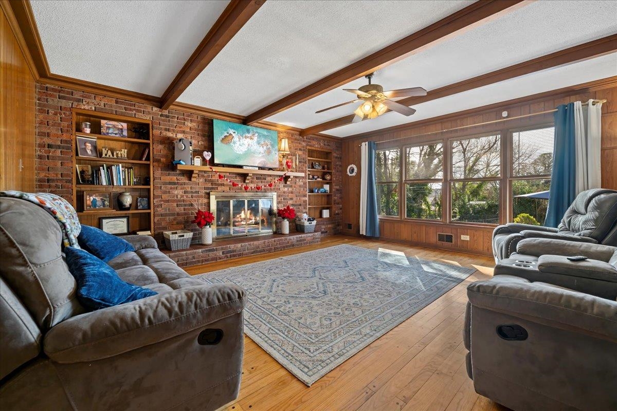 238 California Avenue Property Photo 4