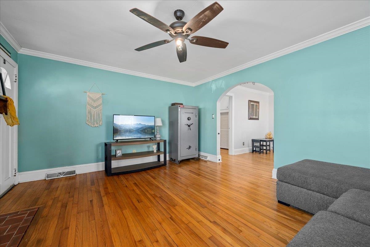 238 California Avenue Property Photo 14
