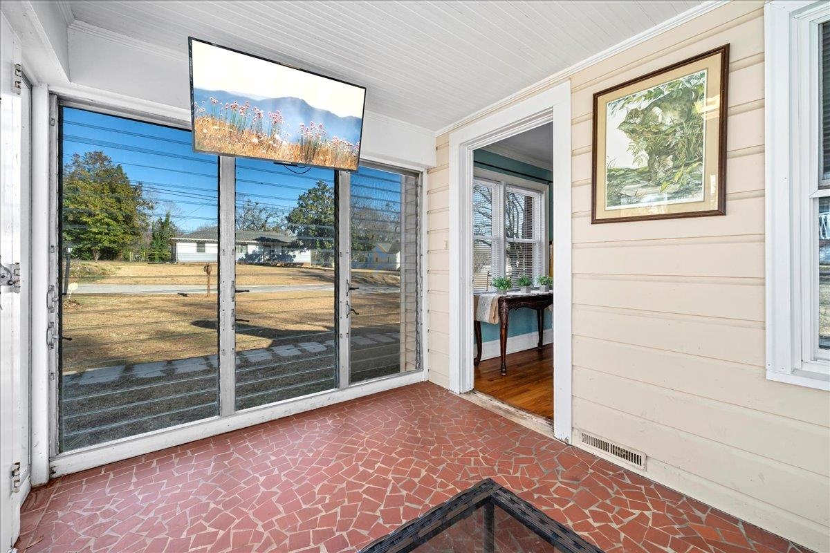 238 California Avenue Property Photo 20