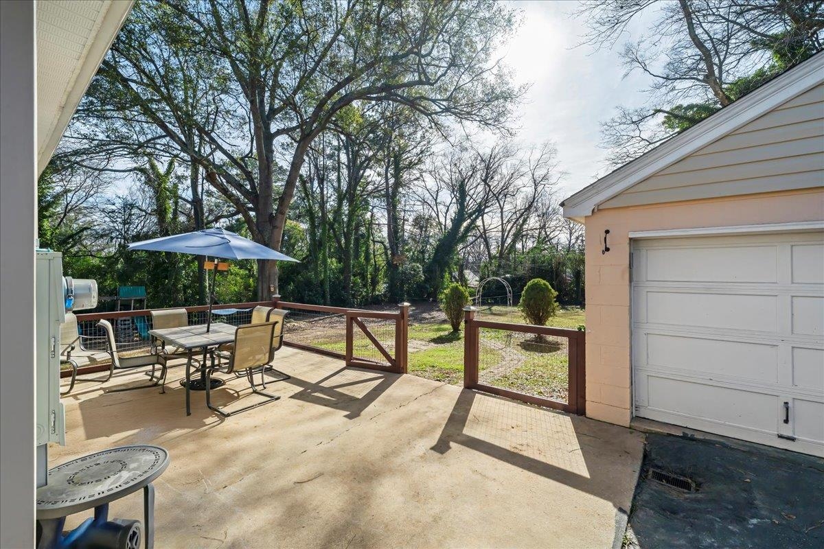 238 California Avenue Property Photo 32