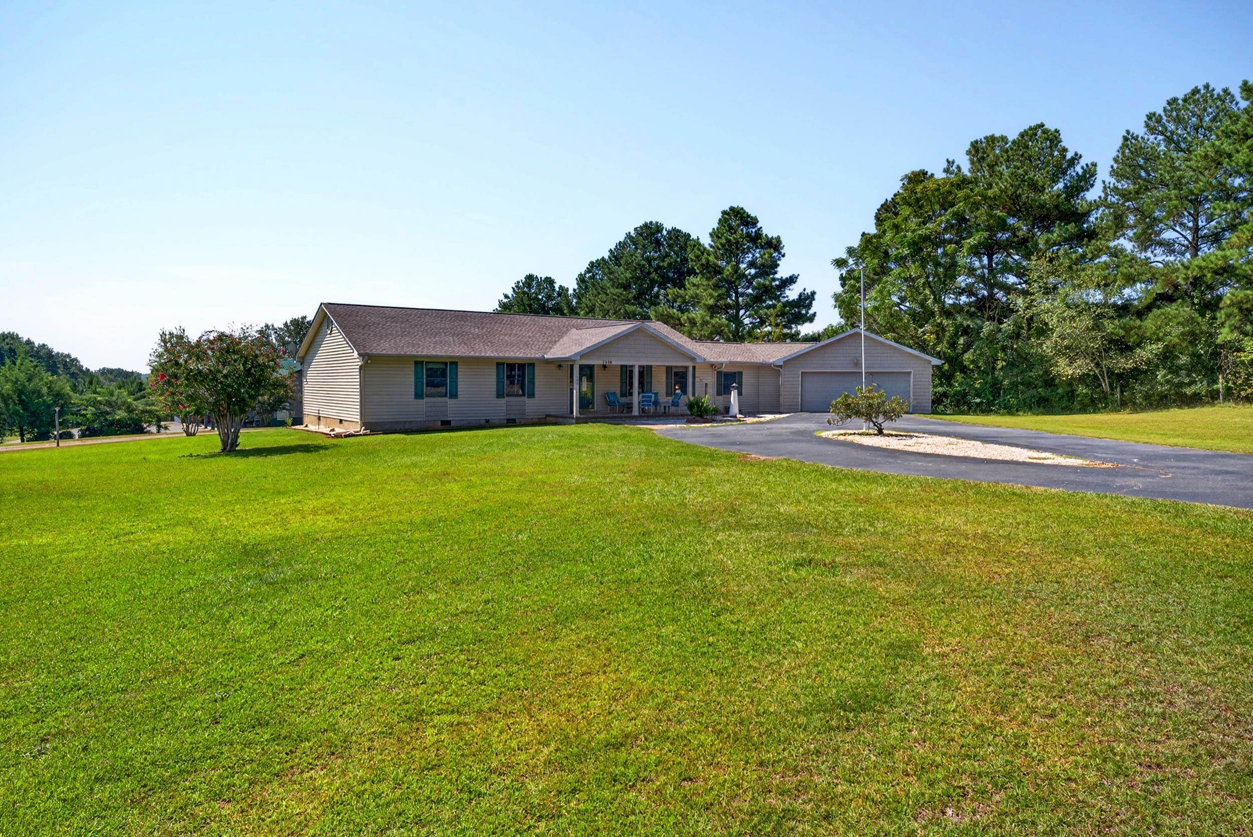 1380 Foster Road Property Photo 3