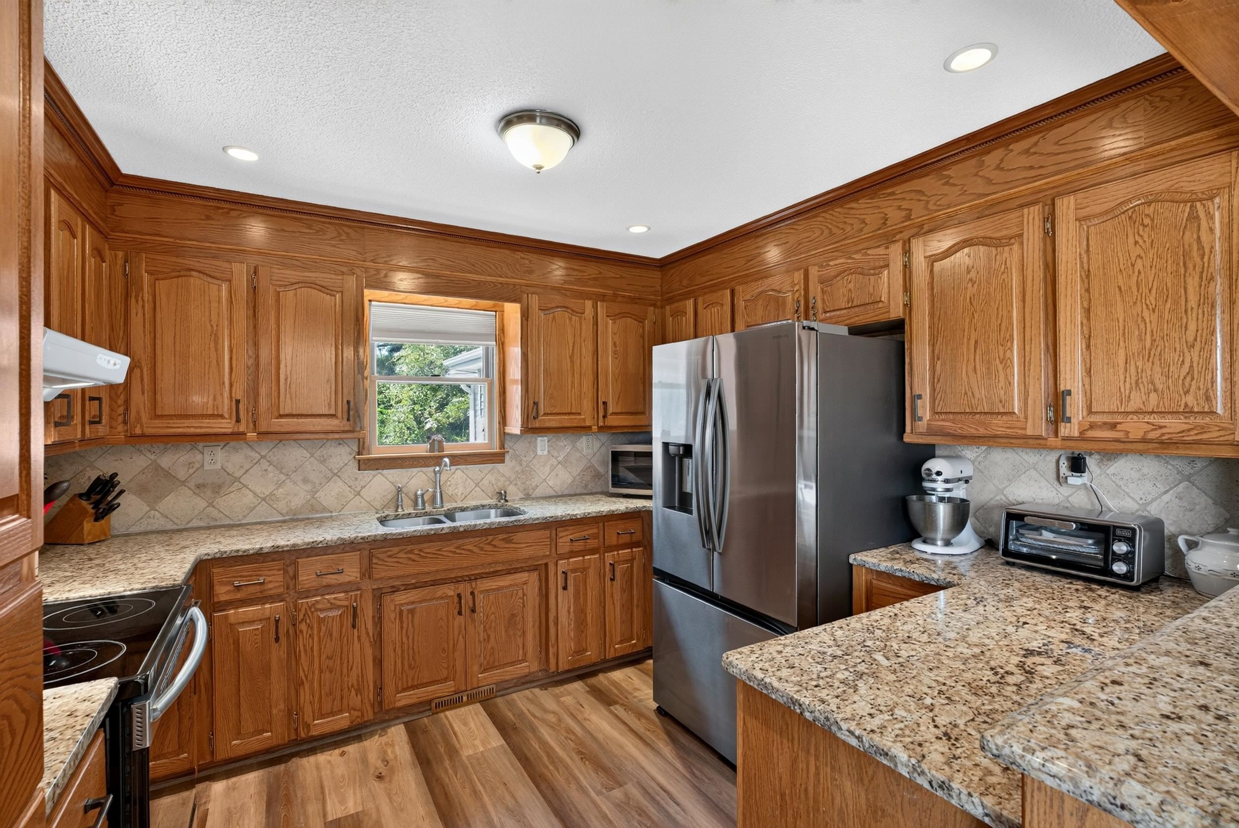 1380 Foster Road Property Photo 14