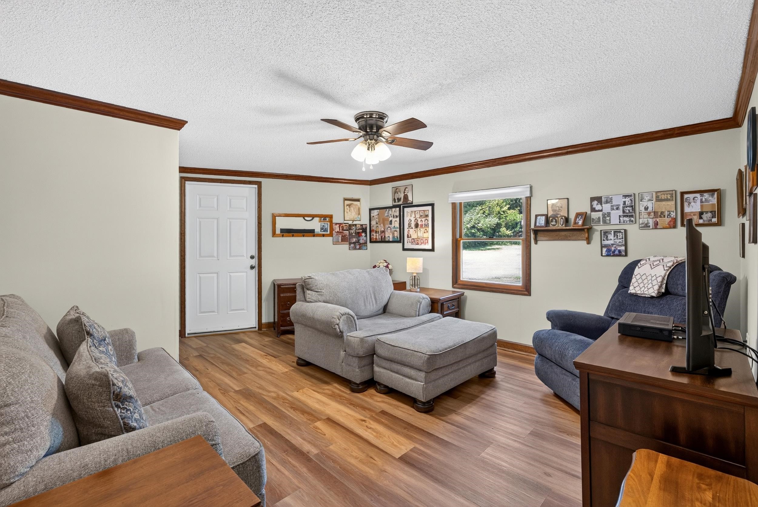 1380 Foster Road Property Photo 18