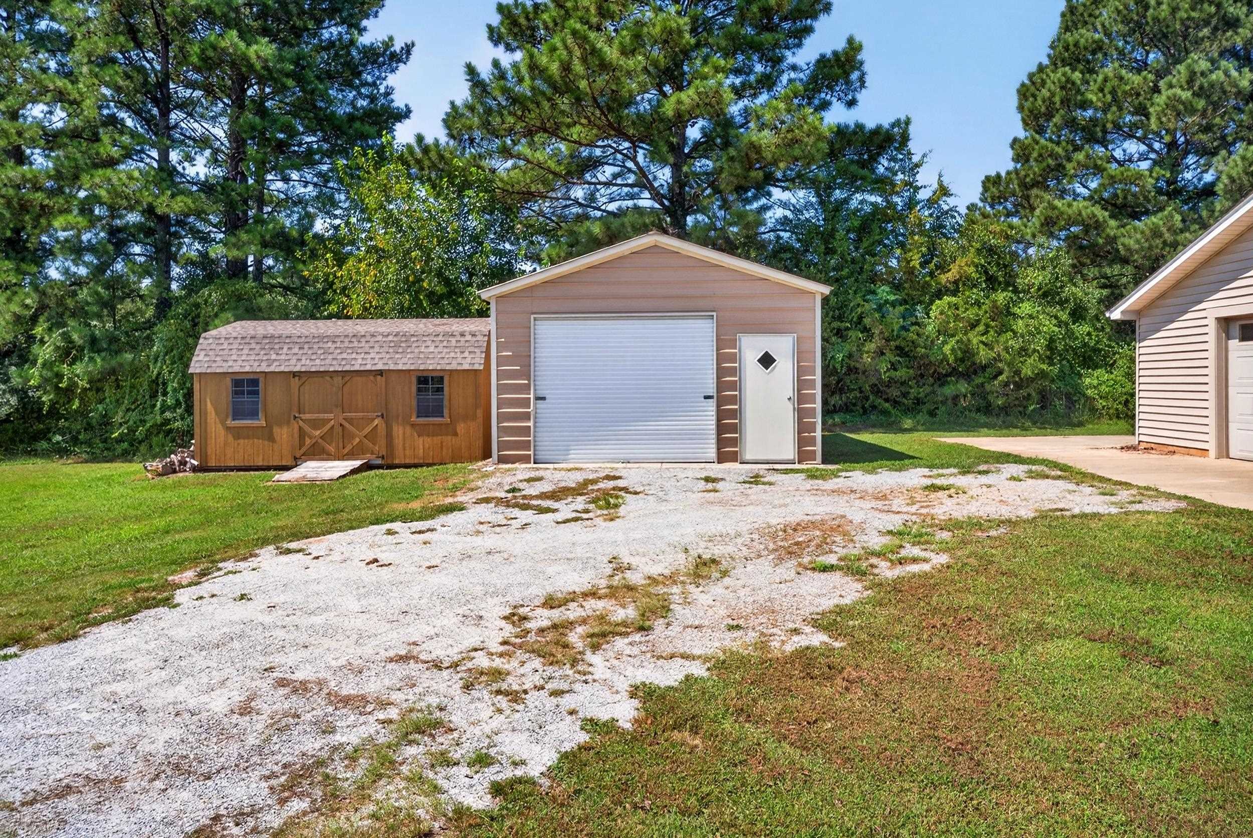 1380 Foster Road Property Photo 32