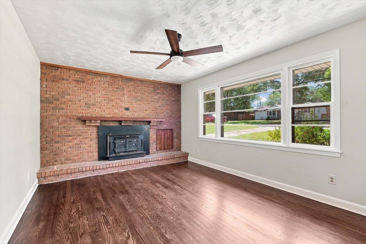 406 Jasmine Street Property Photo 6