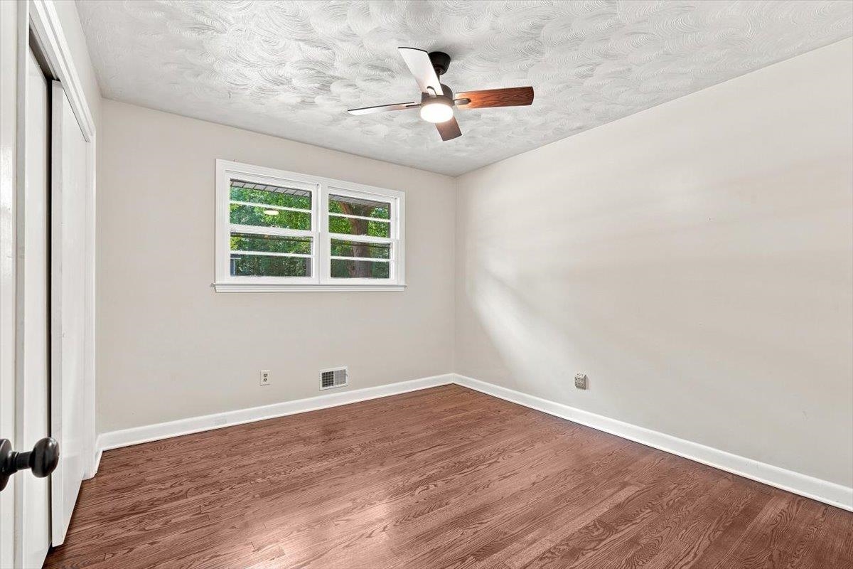 406 Jasmine Street Property Photo 8