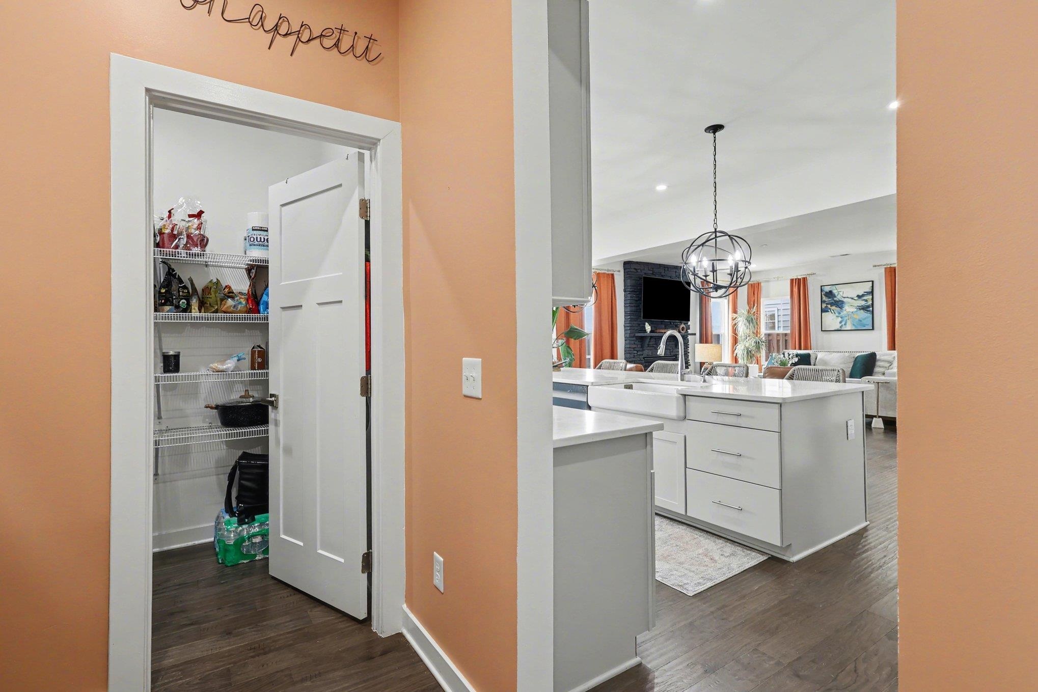 913 St Elmo's Court Property Photo 18