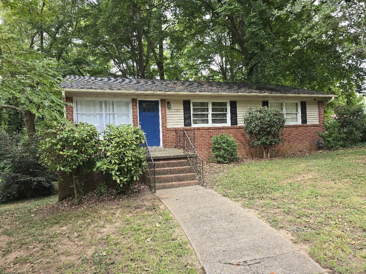 1002 Briarwood Property Photo 3