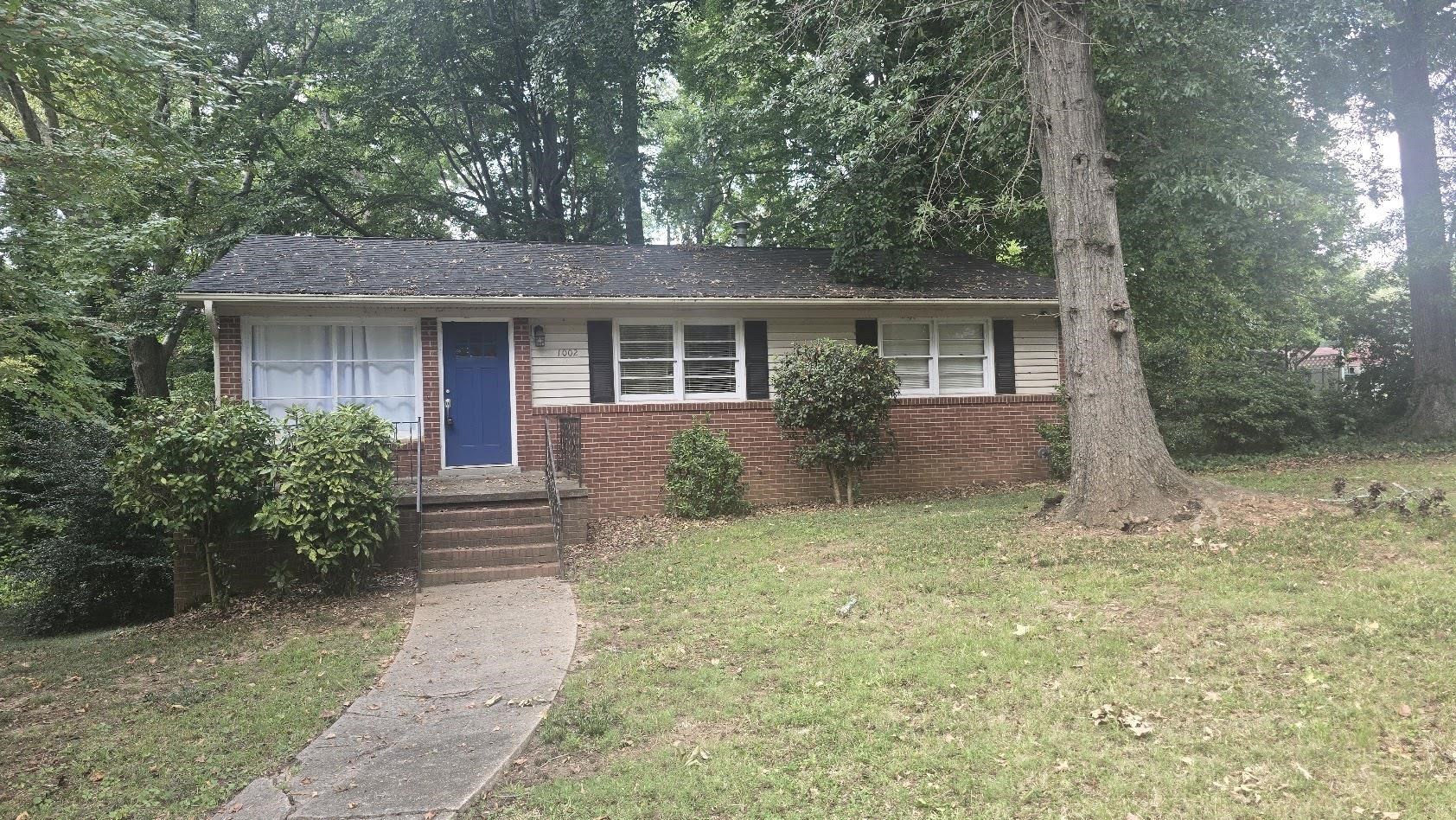 1002 Briarwood Property Photo 5
