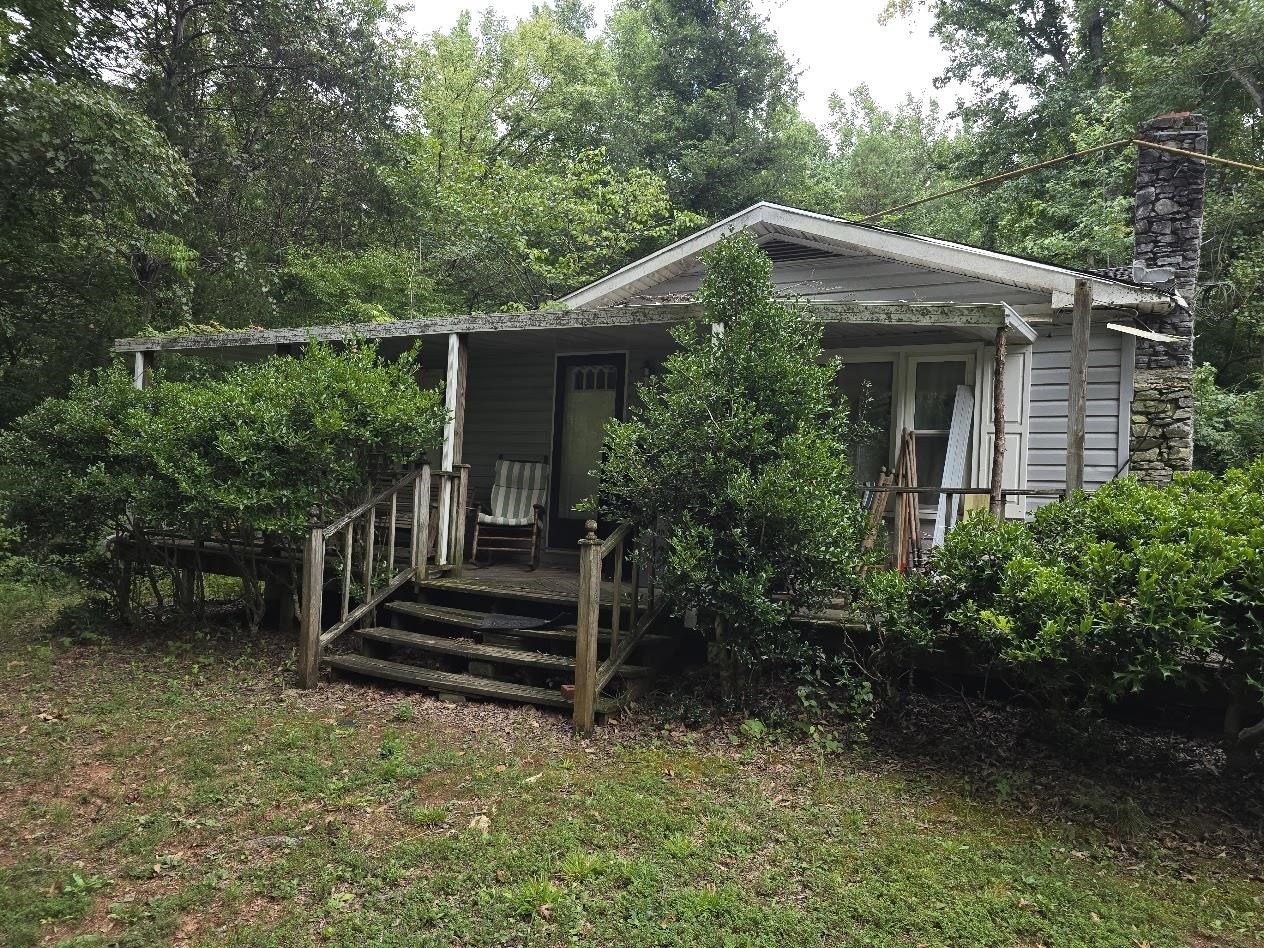 907 Pondfield Rd Property Photo 3