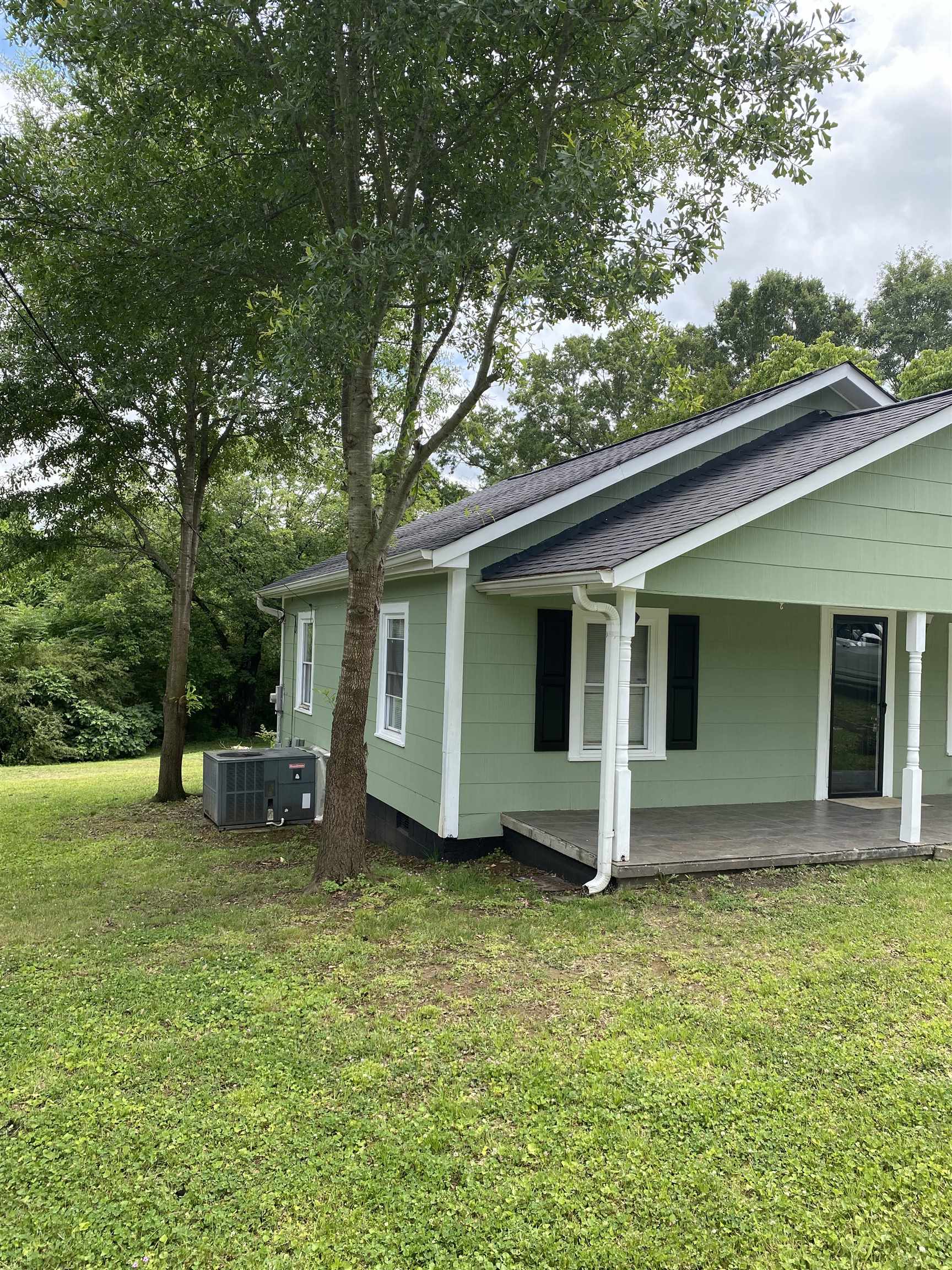 406 River Drive Property Photo 3
