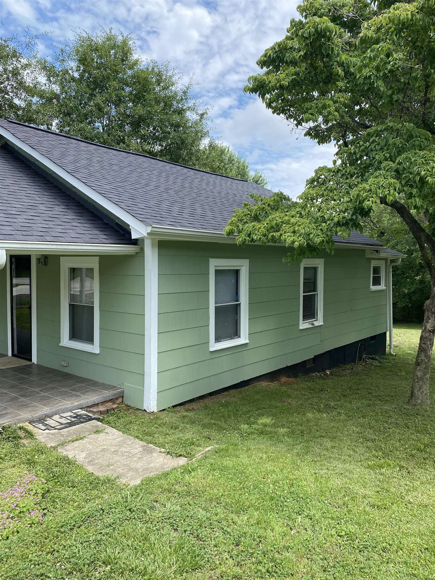 406 River Drive Property Photo 5