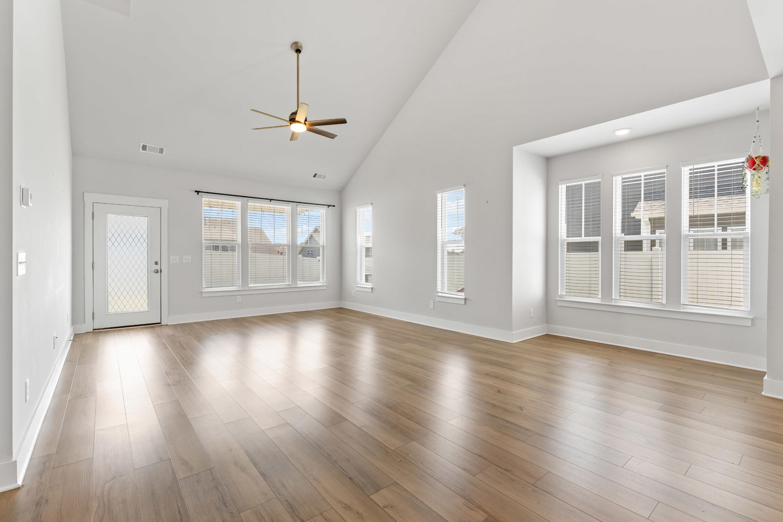 1332 Summer Gold Way Property Photo 11