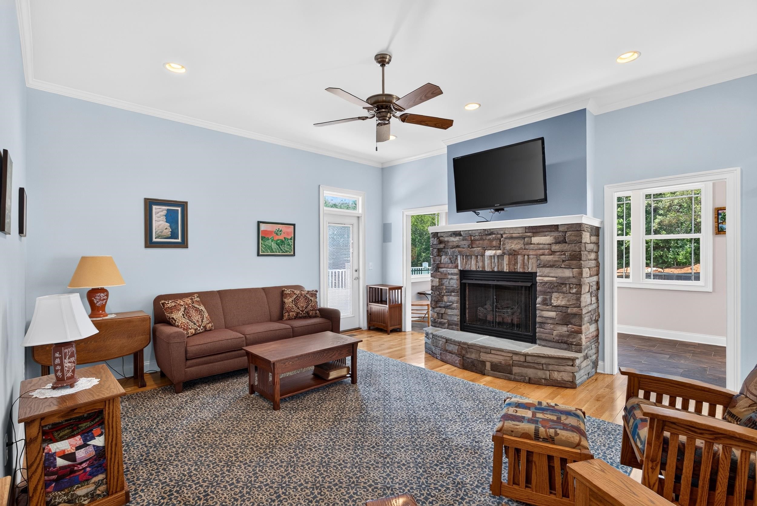 710 Man Of War Court Property Photo 4